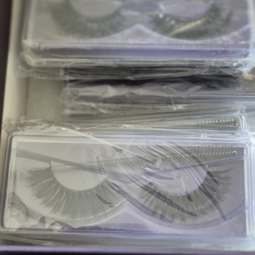 Dramatic False Eyelashes Set - Picture 2 of 7